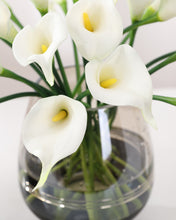 Load image into Gallery viewer, Fake Calla Lily Flowers
